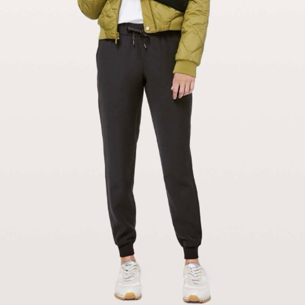 Lululemon On The Fly Jogger Black Medium Rise Size 6 Drawstring Travel Woven